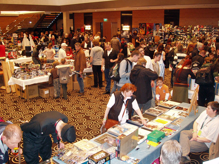 Datei:Händlerraum Jedi-Con 2008.jpg